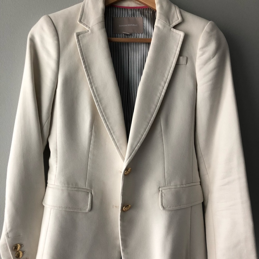 Off white structured blazer from Banana Republic